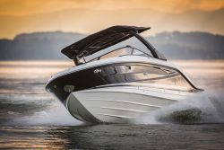 Sea Ray SLX series