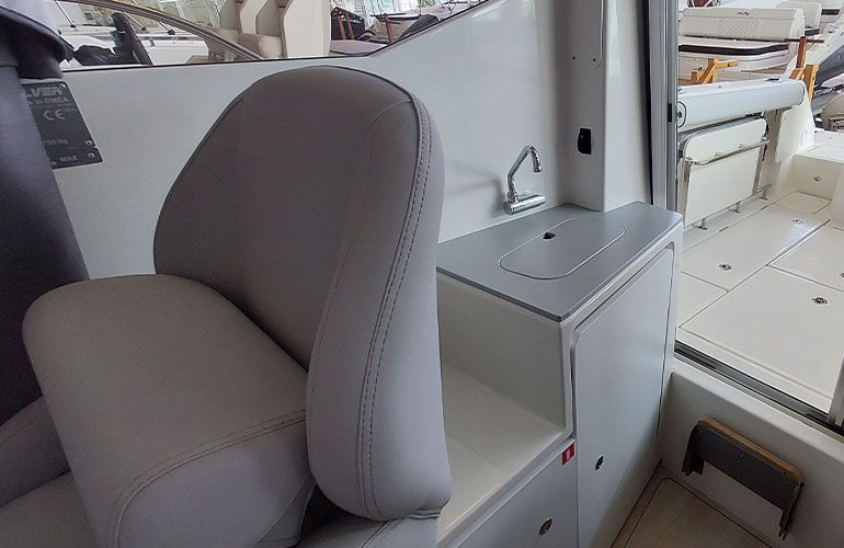 Quicksilver Captur 805 Pilothouse-14