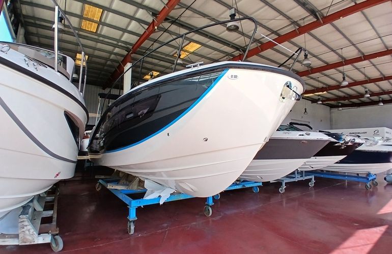 Quicksilver-875-Sundeck-1