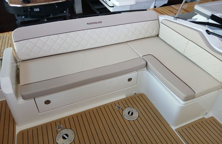 Quicksilver-875-Sundeck-19