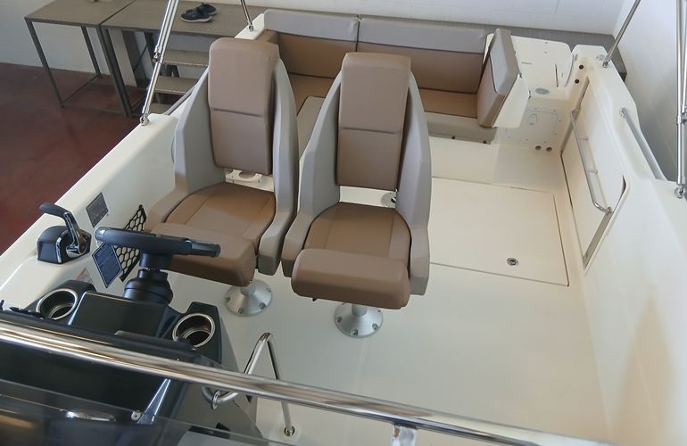 Quicksilver-755-Sundeck - 5