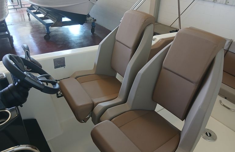 Quicksilver-755-Sundeck - 4