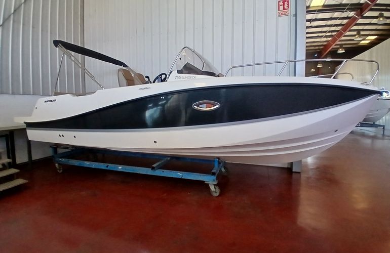 Quicksilver-755-Sundeck - 1