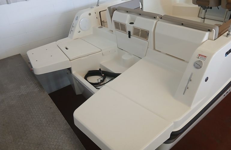 Quicksilver-755-Sundeck - 12