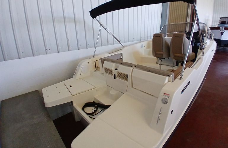 Quicksilver-755-Sundeck - 14
