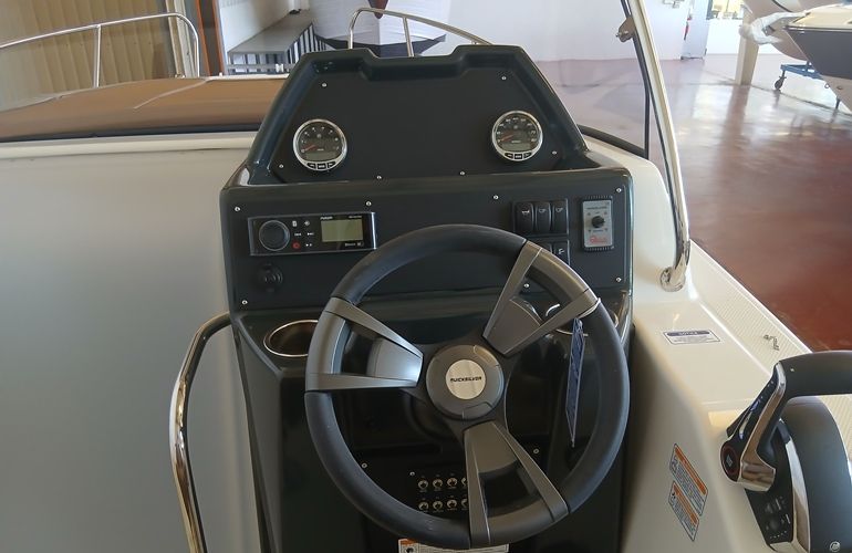 Quicksilver-755-Sundeck - 3