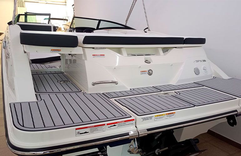 Sea Ray 230 SPX