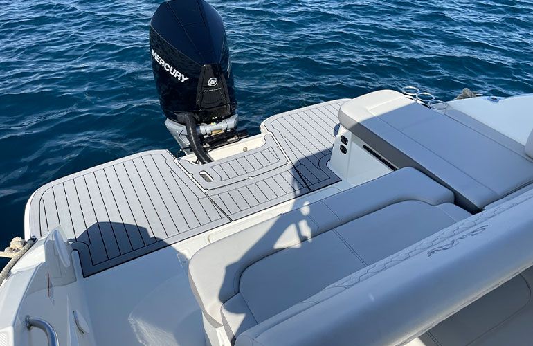 Sea Ray 250 SDX fueraborda-25
