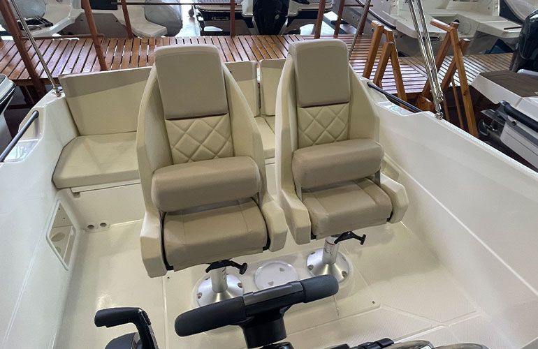 Quicksilver Activ 705 Open