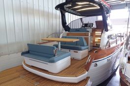Mimi- 9.5-Cabin-1