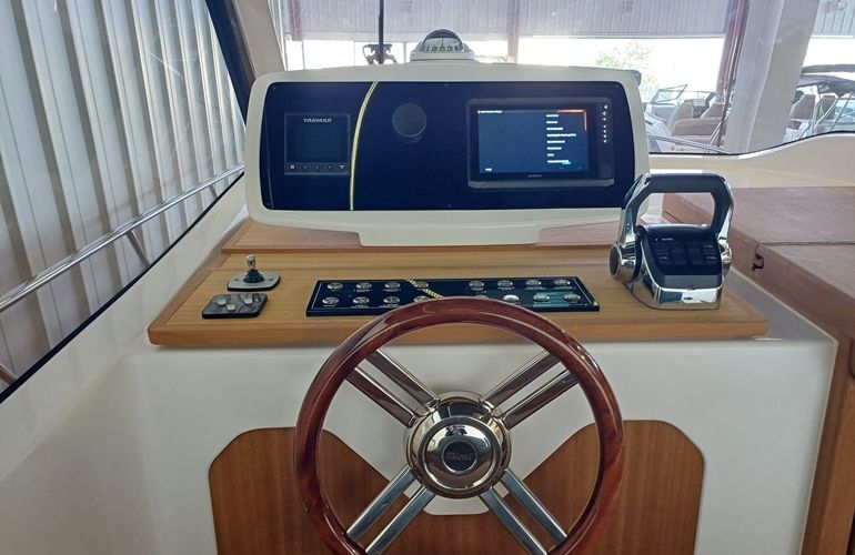 Mimi- 9.5-Cabin-6