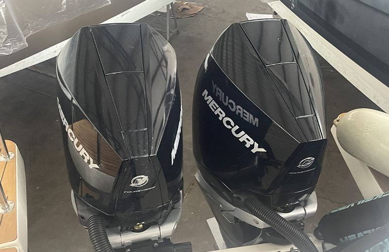 Quicksilver Activ 875 Sundeck