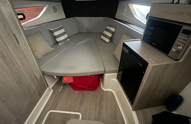 Quicksilver Activ 875 Sundeck