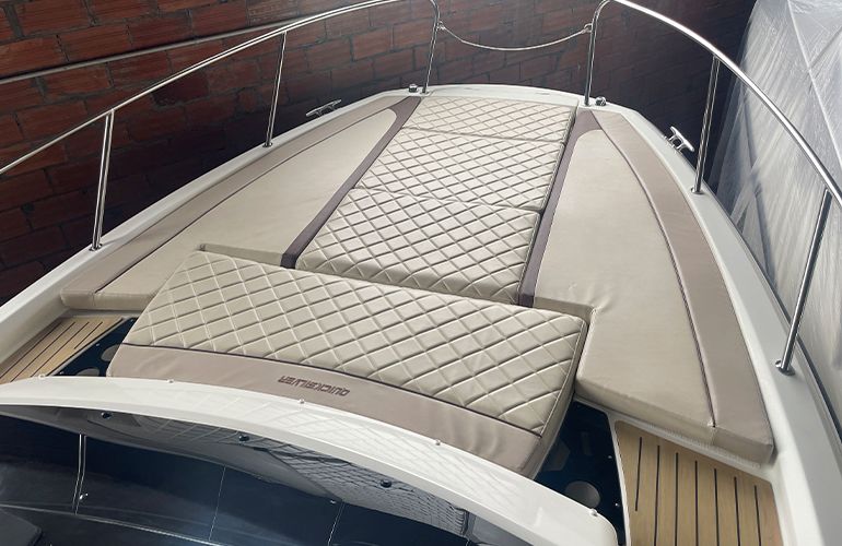 Quicksilver Activ 875 Sundeck
