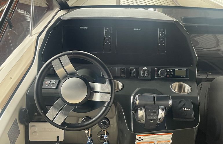 Quicksilver Activ 875 Sundeck