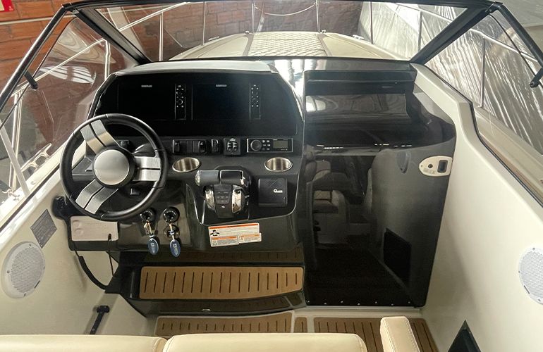 Quicksilver Activ 875 Sundeck